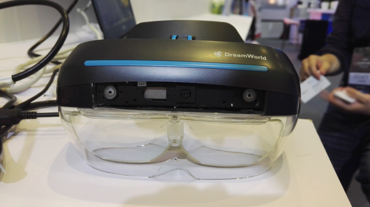 2025年“百镜大战”：下一代移动入口的生死竞速(图1)