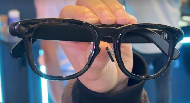 国内首款AI+AR眼镜主控芯片“天相芯”成功点亮(图1)