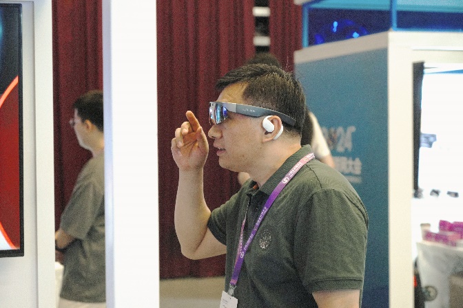 PA视讯中国股份有限公司朱庇特智能发布AR眼镜新品:主打“全球最便宜”与“全球最轻”(图1)